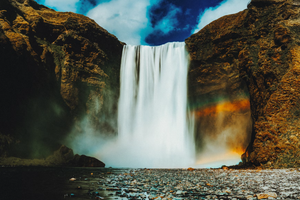 Experience natural energy and wellness like a powerful waterfall with Lockhold’s liquid kratom extract. Find your balance with kratom’s natural benefits.